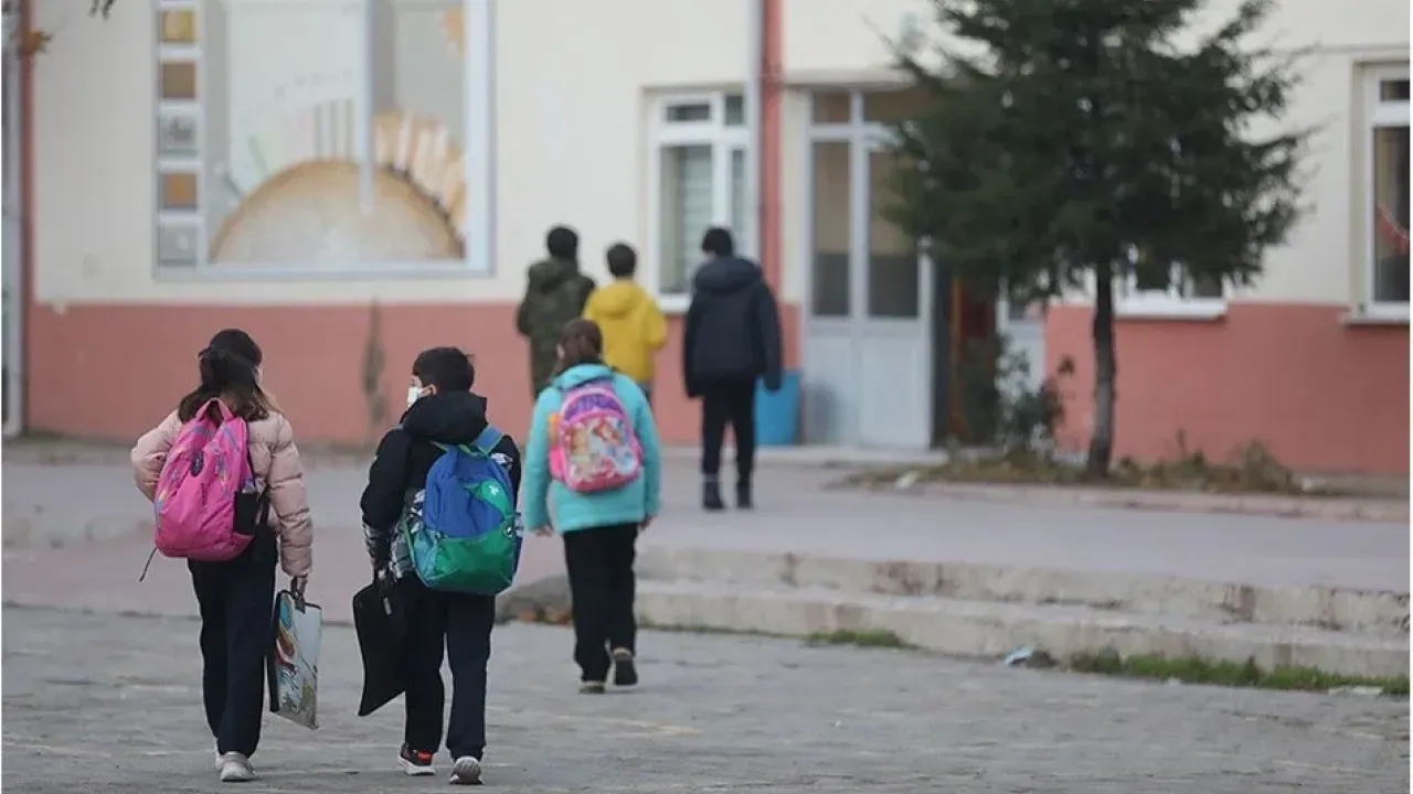 Image for 15 Tatil Uzatıldı mı? Yarıyıl Tatili Ne Zaman Bitiyor? Okullar Hangi Tarihte Açılacak, Ne Zaman Açılacak?
