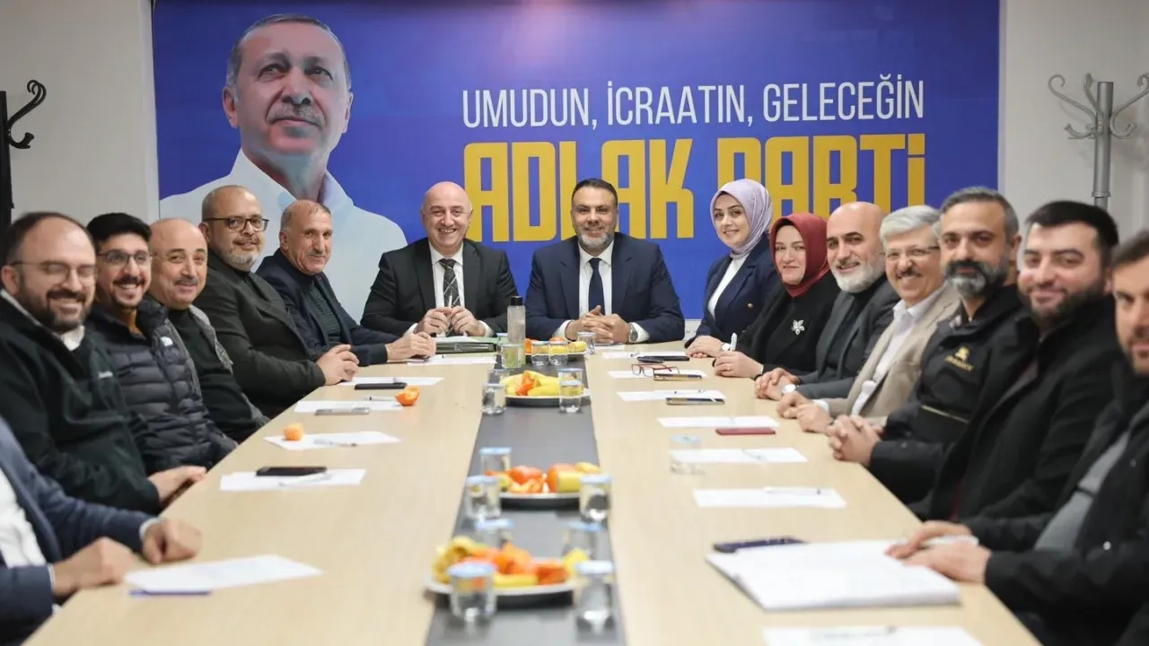 Başkan Muzaffer Bıyık, meclis toplantısı öncesi grup toplantısına katıldı