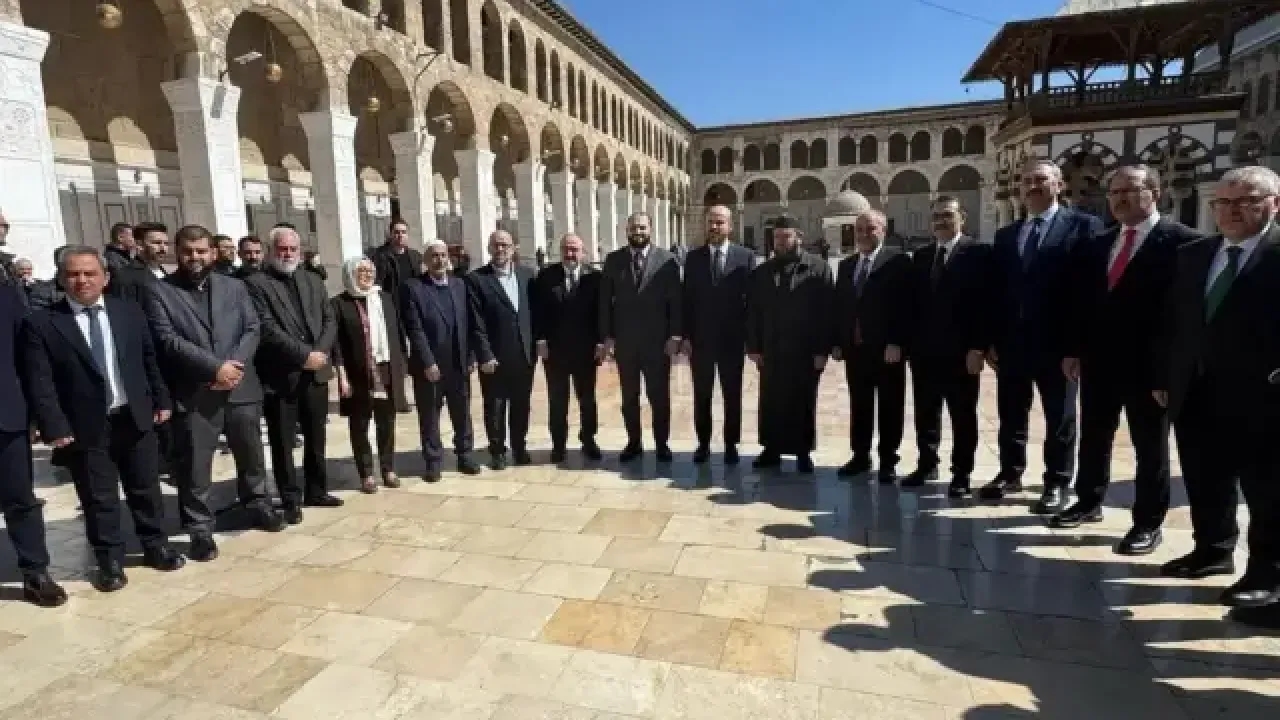 Bilal Erdoğan, Şam’daki Emevi Camii’nde Cuma Namazına Katıldı