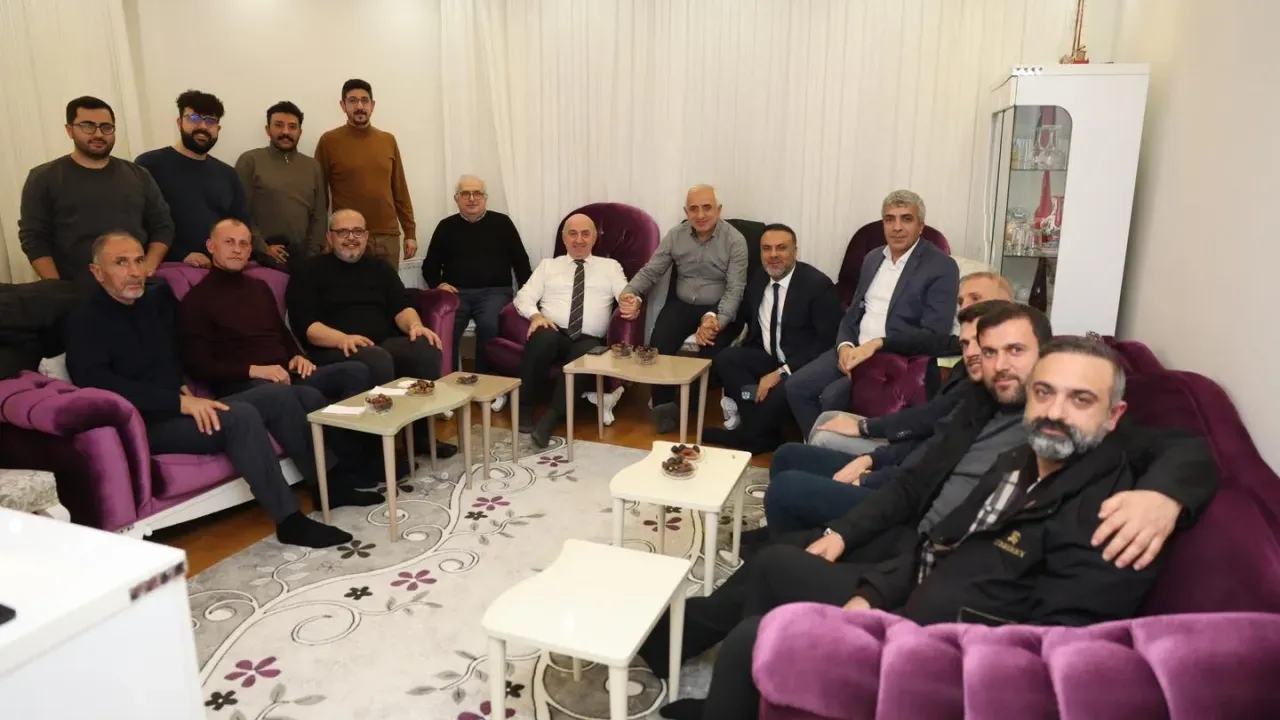 Darıca'da Umreden dönen meclis üyesine Başkan Bıyık’tan ziyaret