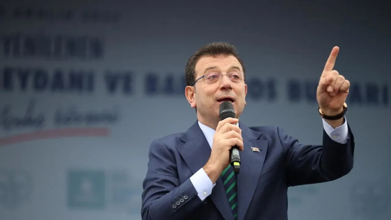 Image for Ekrem İmamoğlu, “Olan Diploma” Basın Toplantısında Tüm Belgeleri Kamuoyu ile Paylaştı