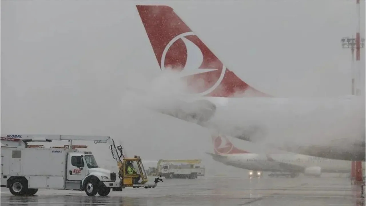 Image for İstanbul’da Kar Alarmı: Sabiha Gökçen Havalimanı’nda Uçuşlara Kar Engeli