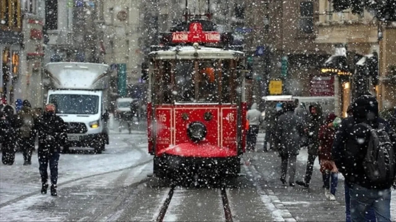 İstanbul'da Kar Yağışı Nedeniyle Arnavutköy, Esenyurt ve Avcılar’da Okullar 2 Gün Tatil Edildi