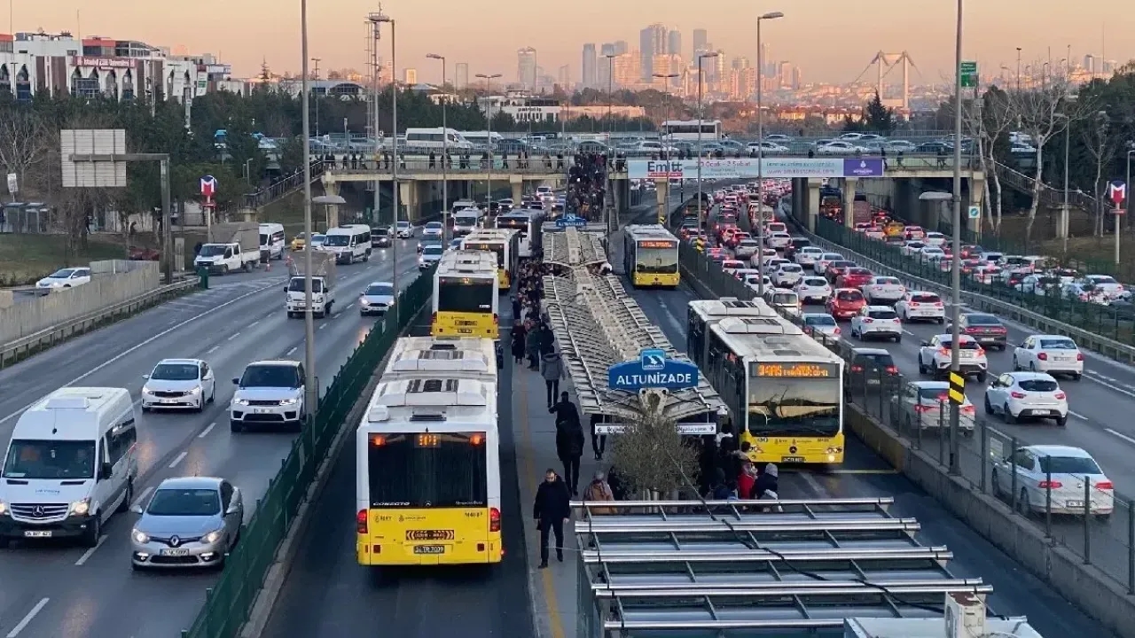 Image for İstanbul'da Zam Sonrası Öğrenci Akbil Fiyatı Ne Kadar Oldu? İstanbul’da Öğrenci Aylık Abonman Ne Kadar Oldu? Tek Basım ücreti ne kadar?