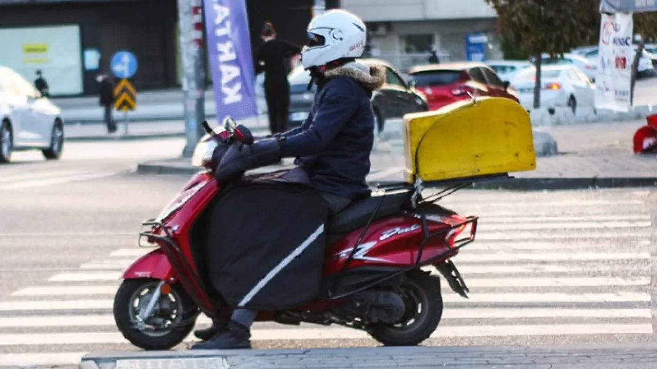 Image for İstanbul Valisi Davut Gül Duyurdu: Motokurye Trafiğe Çıkma Kısıtlaması Yarın Sona Erecek