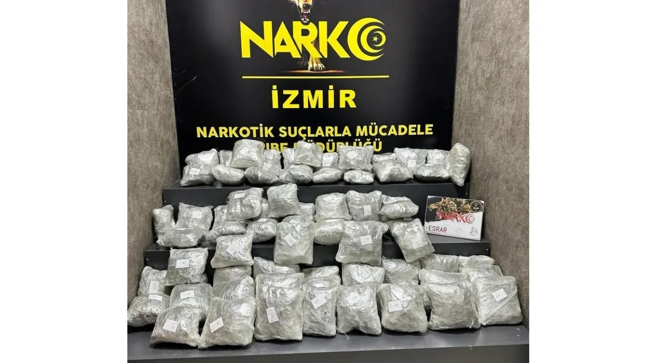 İzmir'de Kargo Firmasına Yapılan Operasyonda 40 Kg Esrar Ele Geçirildi