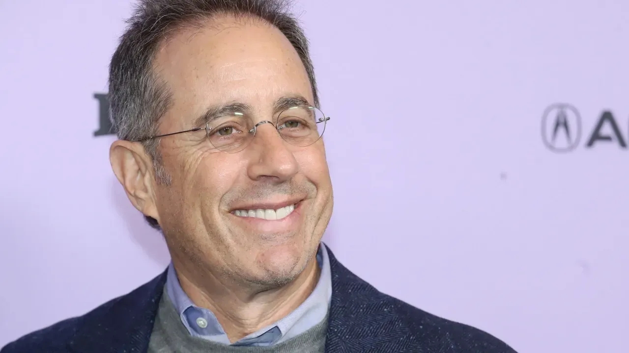 Jerry Seinfeld, 'Unfrosted' ile En Kötü Erkek Oyuncu Ödülünü Kazandı Kariyerinin İlk "Anti-Oscar" Ödülü