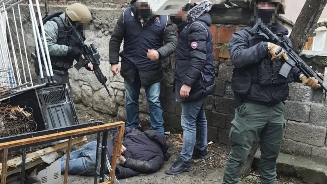 Kırmızı Bülten İle Aranan Terör Örgütü Üyesi Yakalandı!