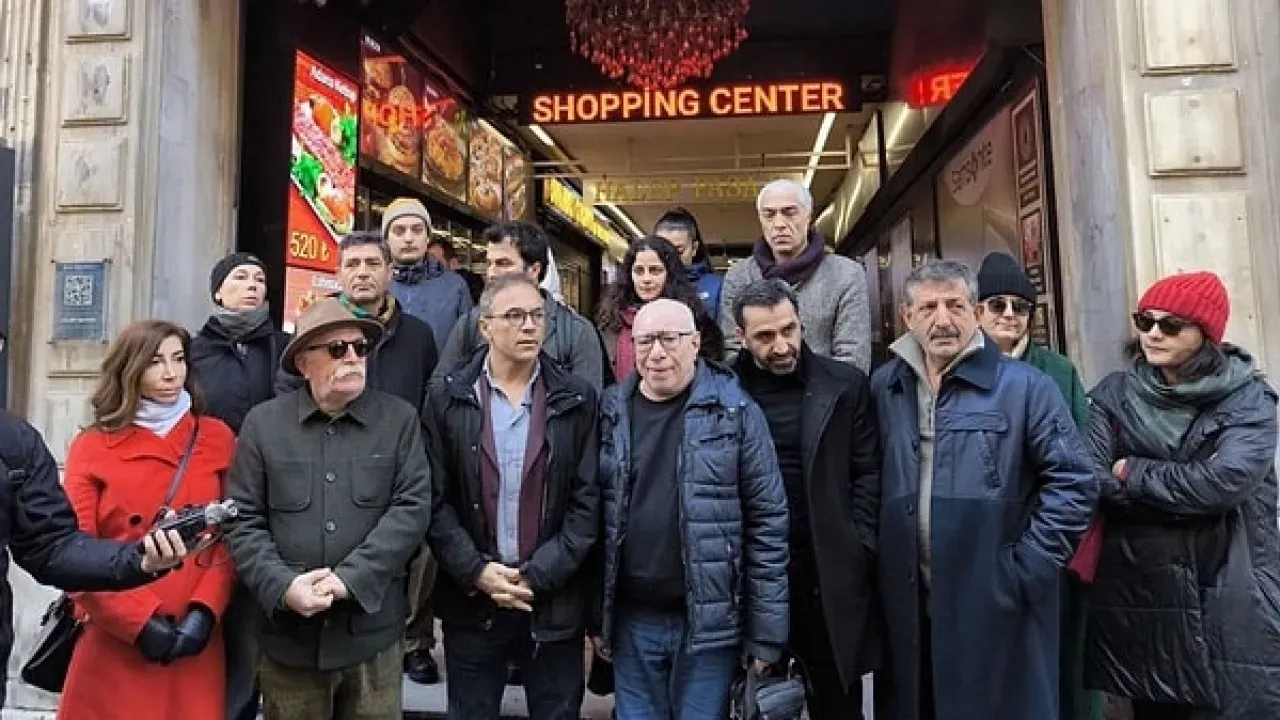 Image for Kültür ve Turizm Bakanlığı "Oy’una Geldik" Filmini Yasakladı: İlyas Salman Başroldeki Proje Gündeme Damga Vurdu
