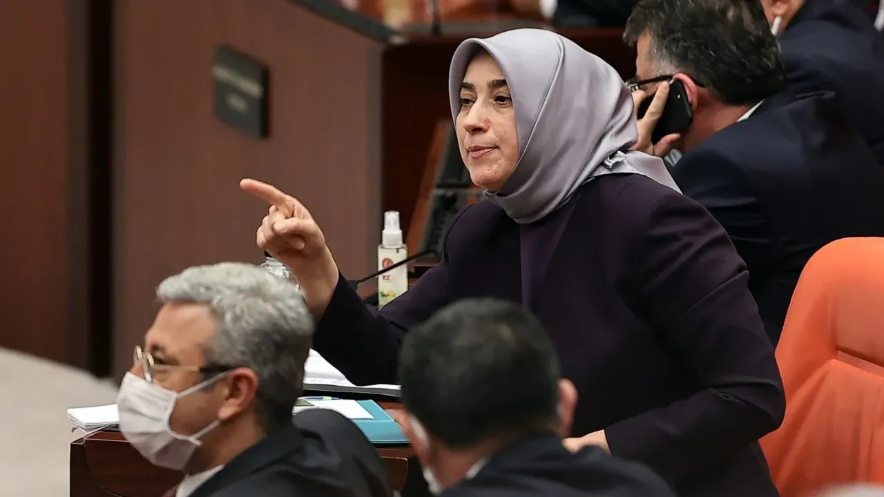 Meclis’te Olaylı Gün! AKP’liler Meclisi Terk Etti!