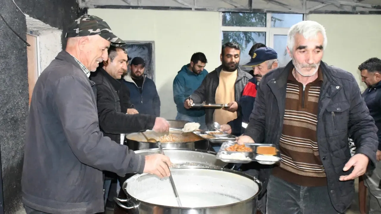 Yozgat’ın Topaç Köyü’nde 5 Yıllık Gelenek Tek İftar Sofrası, Bir Arada Açılan Oruçlar